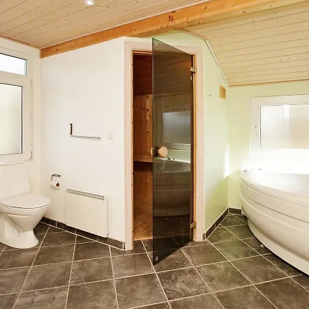 Hébergement de vacances Three-bedroom Holiday In 6 Ålbæk