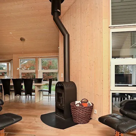 Three-bedroom Holiday In 6 Hébergement de vacances