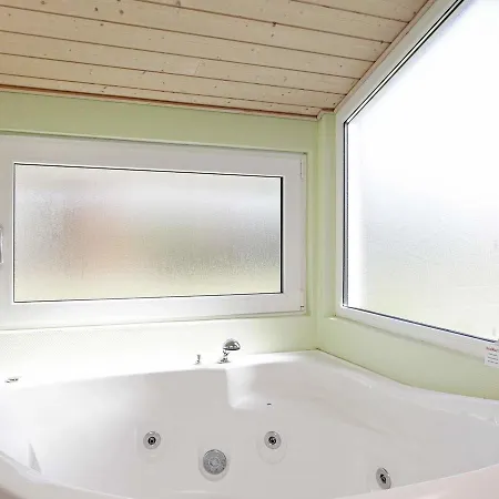 Three-bedroom Holiday In 6 Hébergement de vacances