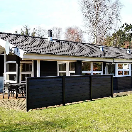 Three-bedroom Holiday In 6 Hébergement de vacances Ålbæk