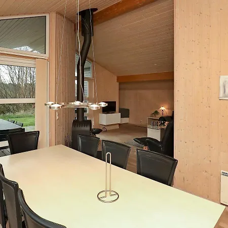 Three-bedroom Holiday In 6