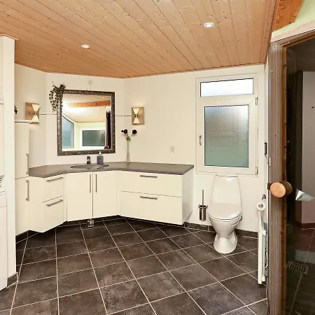 Three-bedroom Holiday In 6 Hébergement de vacances *