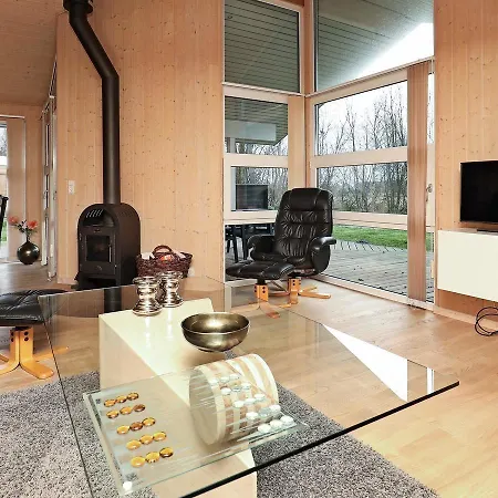 Three-bedroom Holiday In 6